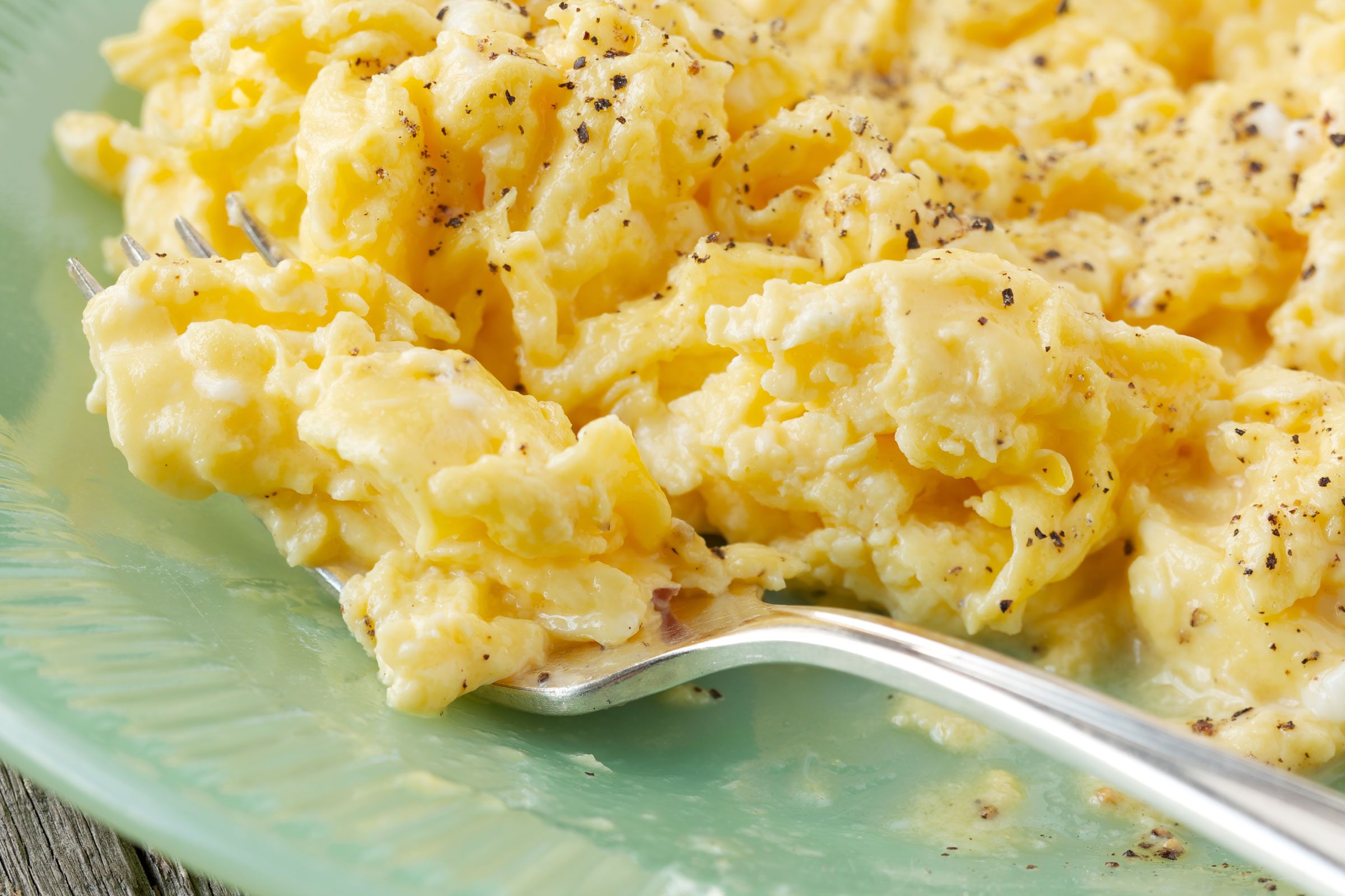 scrambled eggs on a green plate